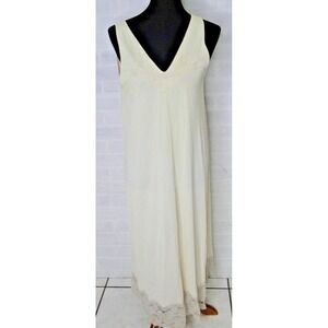 Gilead Off White Beige Negligee Peignoir Set Size Petite Lacy Nightgown & Robe‎